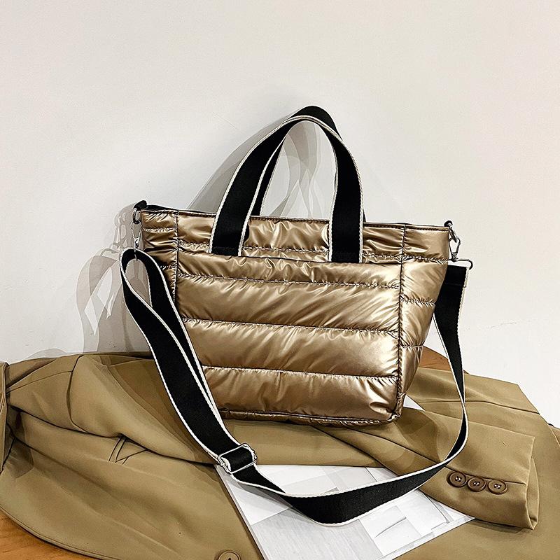 

New Trendy and Niche Versatile Handbags шампанского