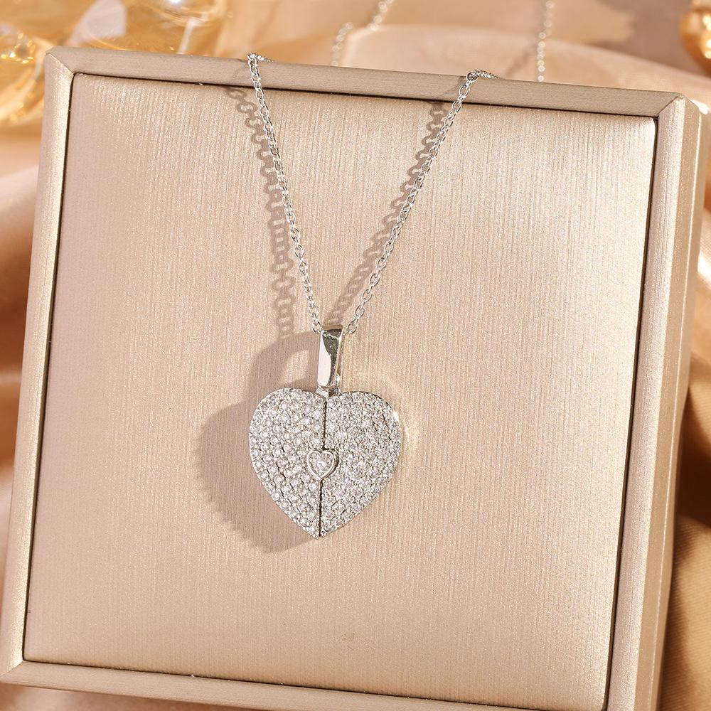 Four Leaf Clover Pendant Necklace For Women Fashionable Zircon Crystal Adjustable Chain Delicate And Versatile Jewelry