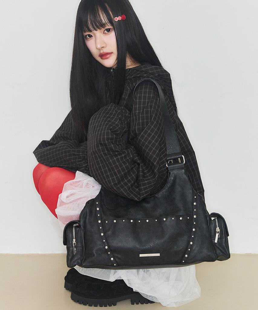Illigo Loop Double Pocket Shoulder Bag Black