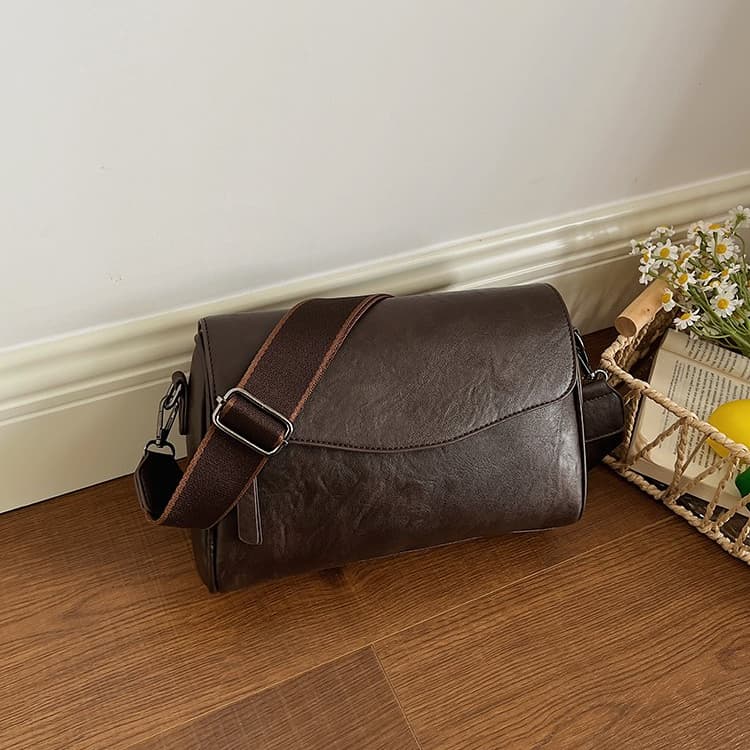 

Oil Wax Leather Flip Top Tote Bag Women s Shoulder Messenger Bag