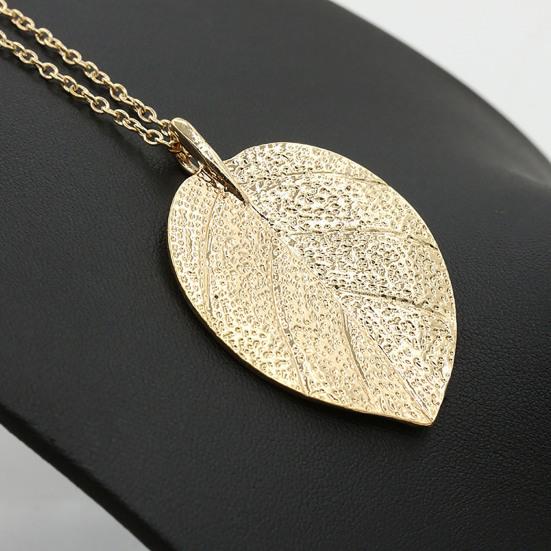 Sweater Chain Elegant Leaf Charm Graceful Clear Texture Decorate Colorfast Vivid Plant Sweater Necklace Present