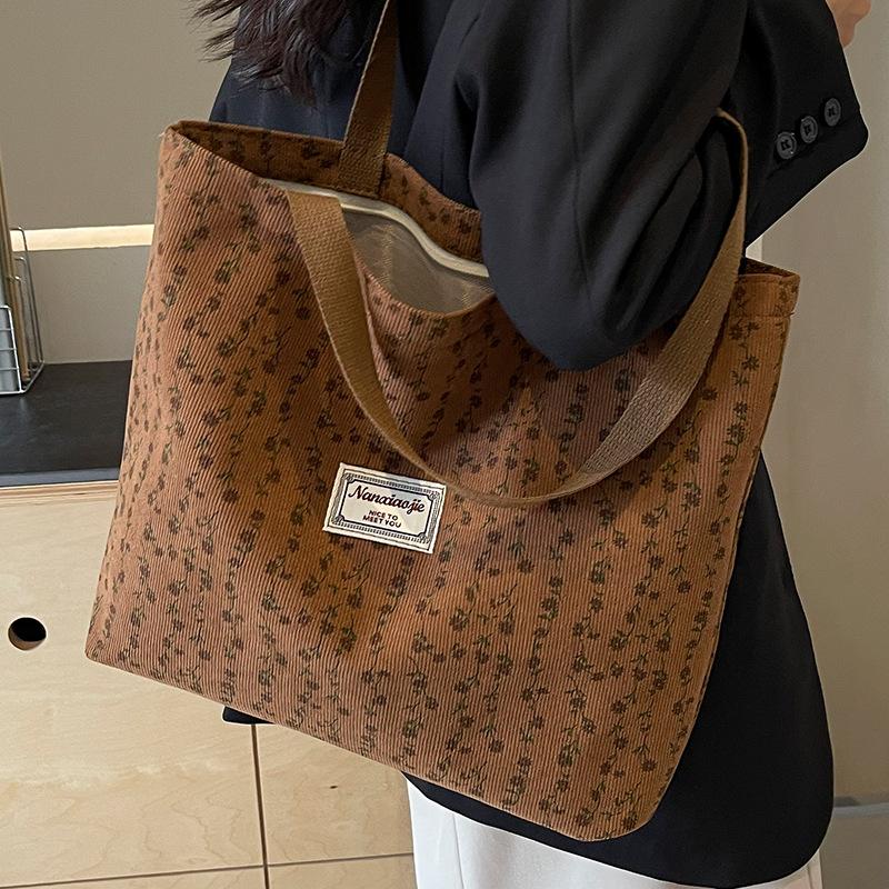 Premium Commuter Tote Bag Large Capacity New Niche One Shoulder Handbag for Women Versatile Mommy Bag