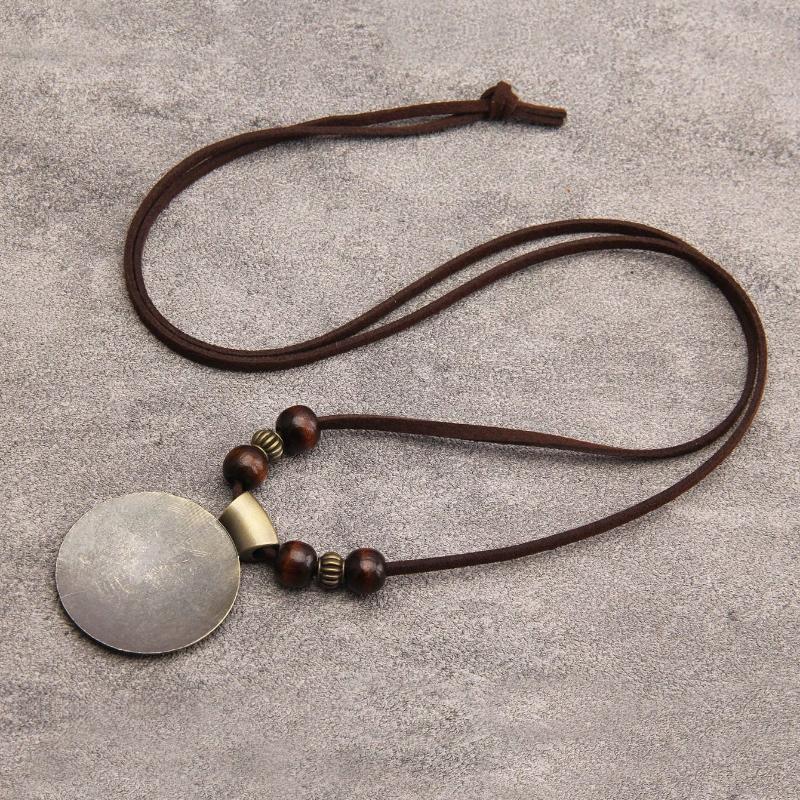 1 pezzo Collana con Pendente in Lega a Forma Geometrica e Perle di Legno Filettate per Donna, Catena Vintage per Maglione