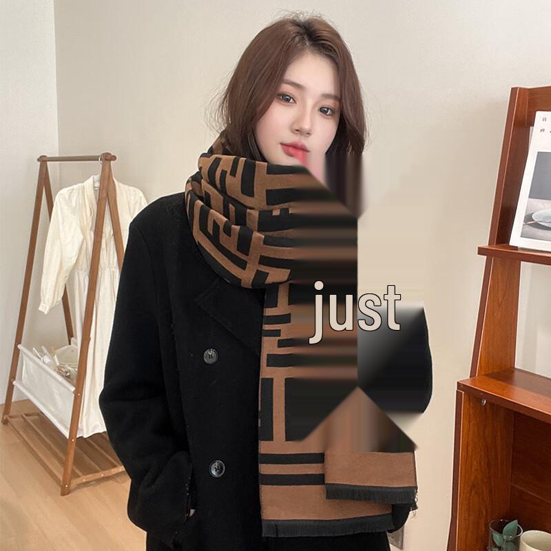 Теплый вязаный клетчатый шаль-шарф