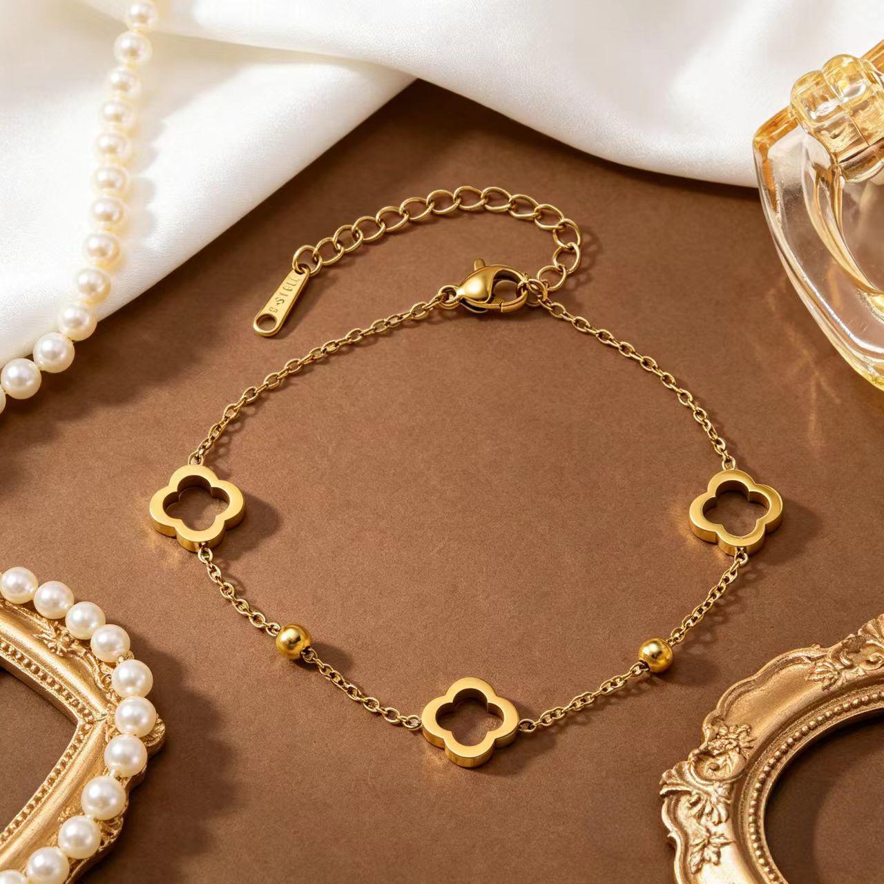 Korean Four-Leaf Clover Gold-Plated Titanium Bracelet 18K