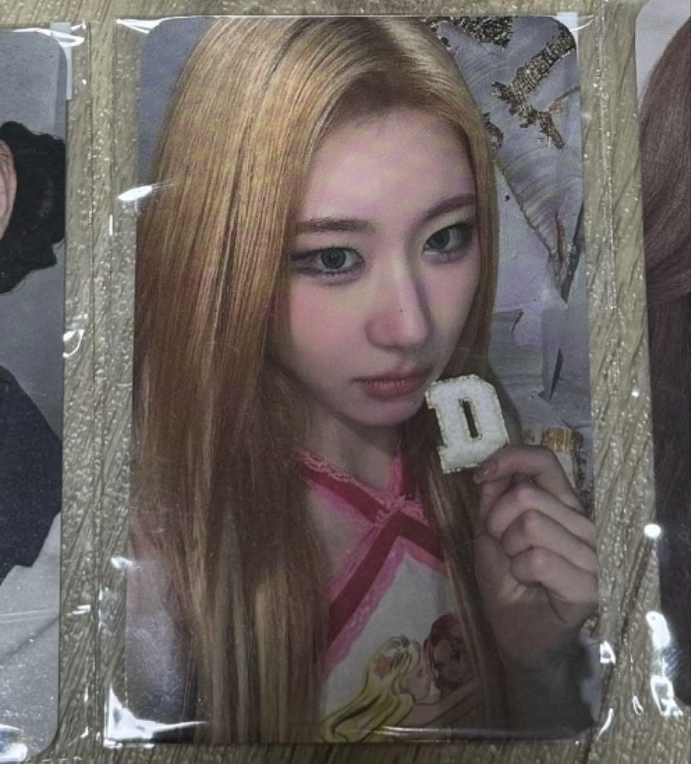 

[USED] ITZY Chaeryun GOLD Release Commemorative Pop-Up Limited Edition Purchase Bonus Trading Card