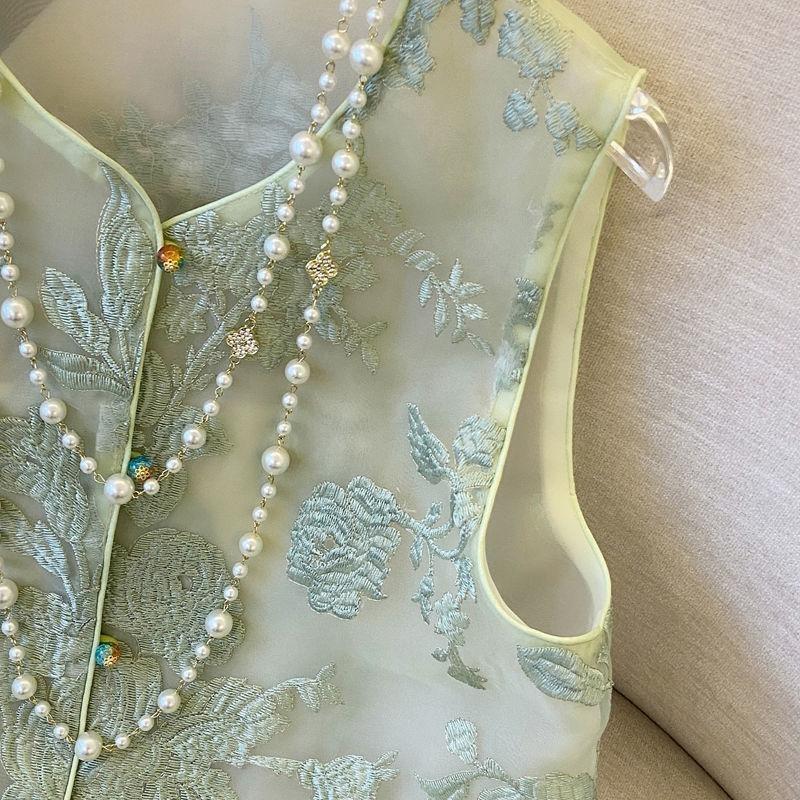 Women's Lightweight Summer Sleeveless Chinese-Style Embroidered Vest with A Retro Look, Perfect for Layering