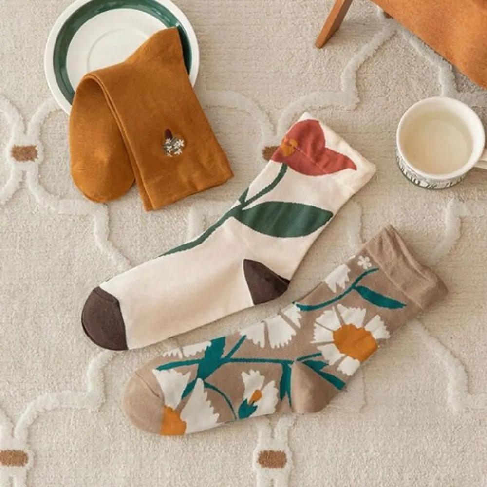 Anco Socks Autumn Flower Illustration Design Socks 2-Piece Set evenly