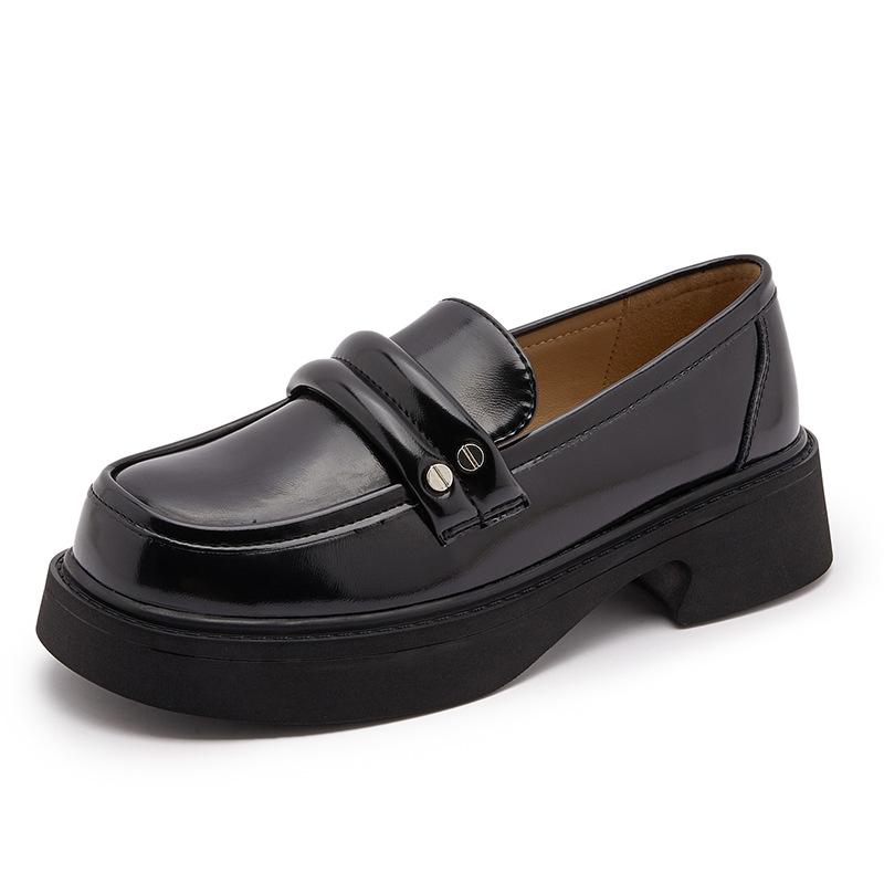 

Leather platform small leather shoes women s 2025 autumn new one-pedal single shoes white simple retro British loafers 35
