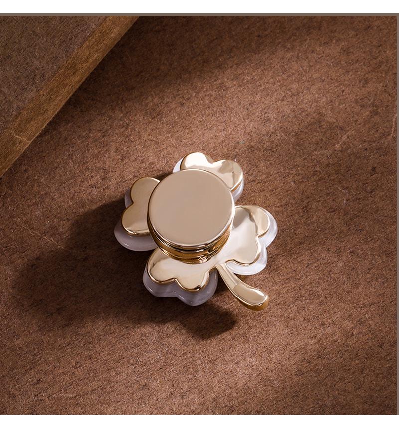 High-Grade Magnetic Four-Leaf Clover Brooch: Women’s Flower Anti-Exposure Clothing Pin