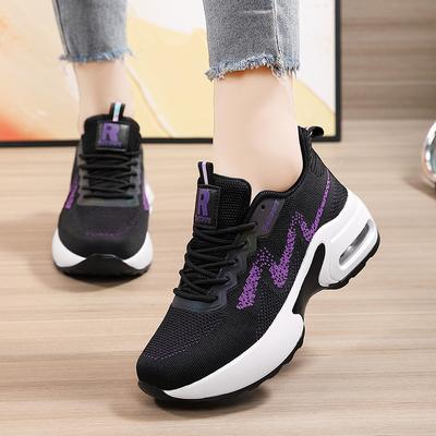 Atmungsaktive kleine weiße Mesh-Schuhe mit dicker Sohle, Ghost-Step-Schuhe mit innerer Höhenerhöhung, Damen-Sportschuhe, hundert weiche Sohlen