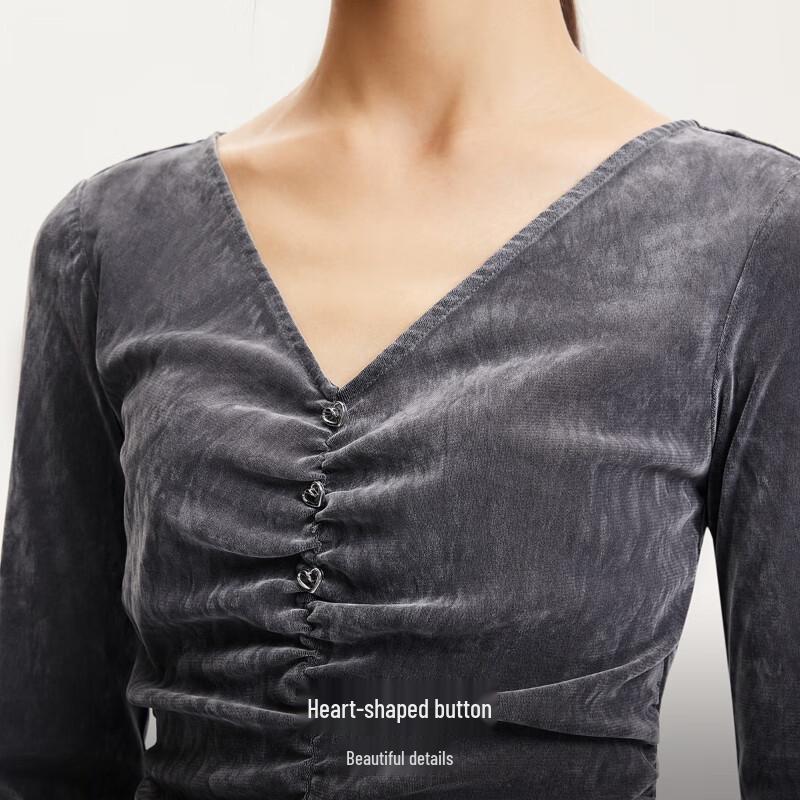 VEROMODA Women's Velvet V-Neck T-Shirt with Heart Buttons and Pleats