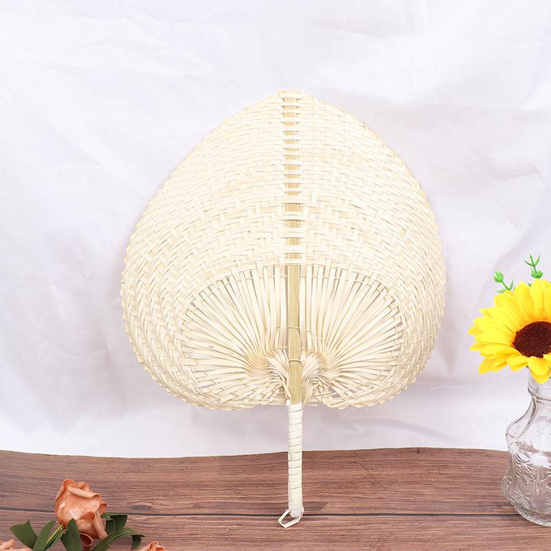 

Вентиляторы от комаров в китайском стиле ручной работы из пальмовых листьев, сотканные вручную в форме сердца