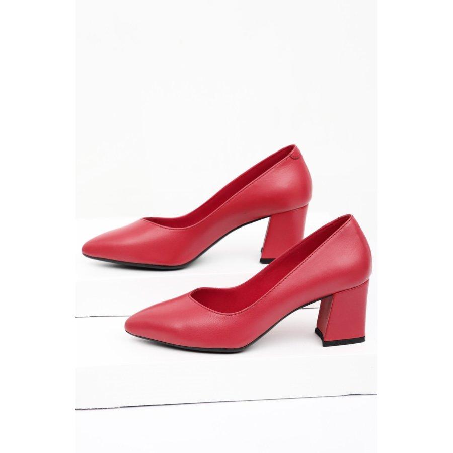 Klassische Lederschuhe für Damen mit Absatz