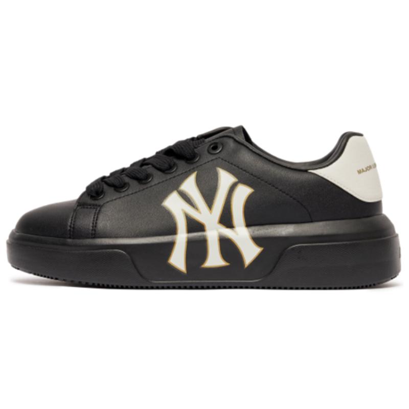 

MLB Chunky Classic Yankees Black White Sneakers 38