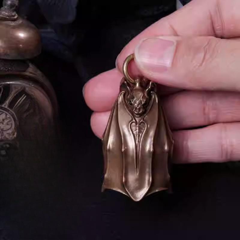 

Retro Copper Bell Bat Pendant Antique Exorcism Bell Car Keychain Accessories Animal Bag Hanging Auspicious Decoration Gift