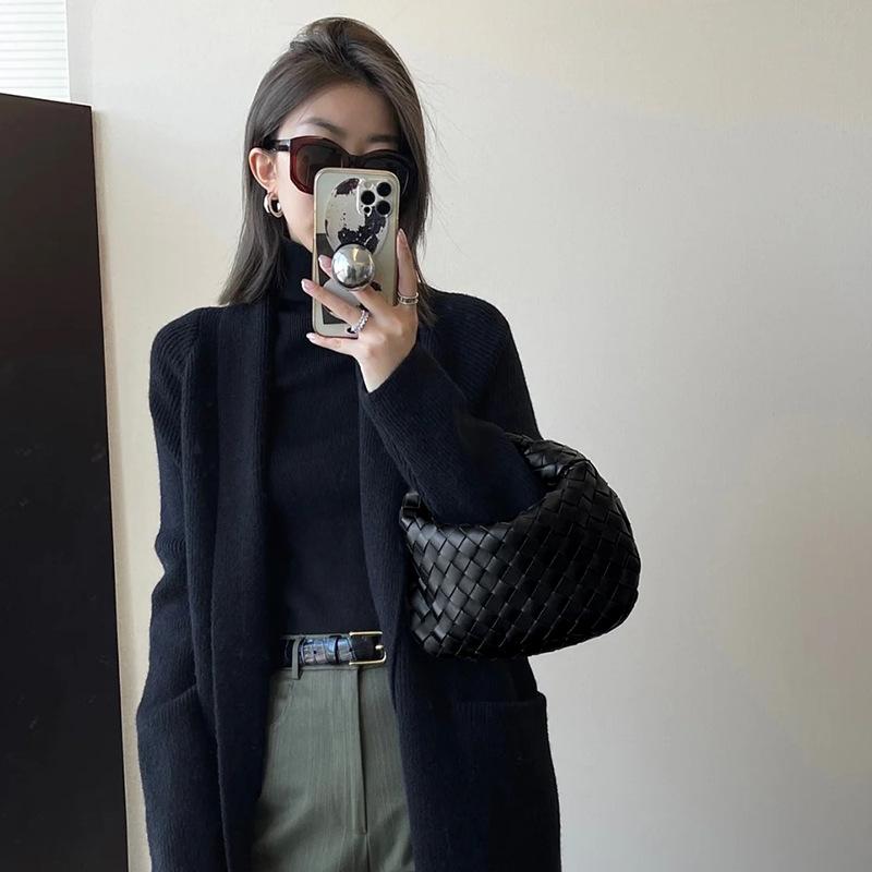 

Woven bag croissant 2025 spring and summer new bag leather women s bag cowhide pleated dumplings kink knotted handbag чёрный