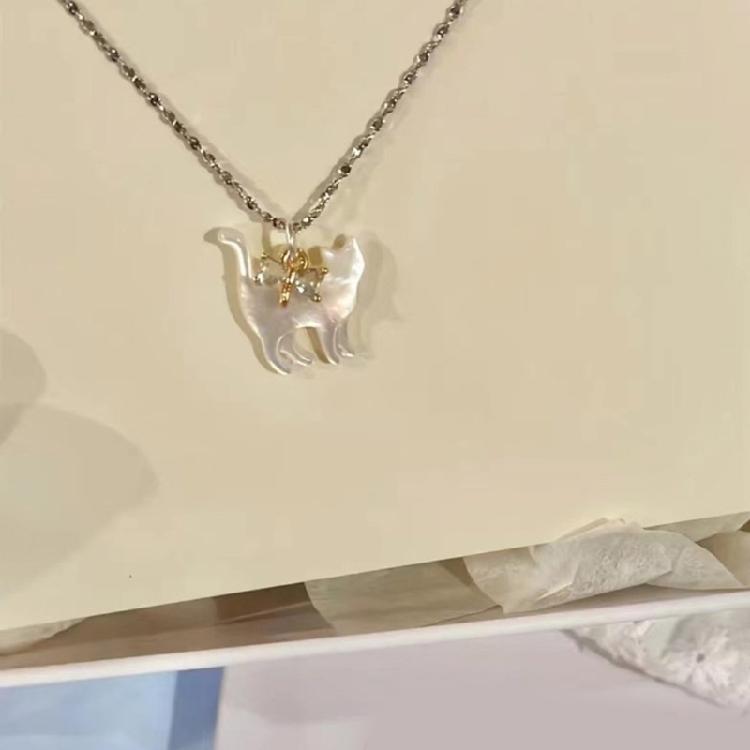 Alloy Necklace with Bow Cat Pendant Graceful Clavicle Chain Choker for Women
