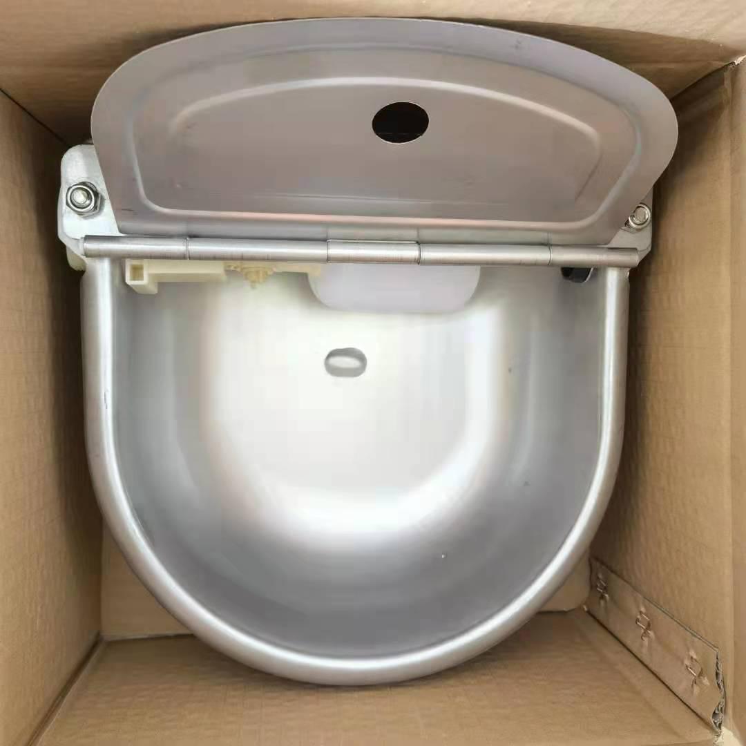 Автоматическая поилка из нержавеющей стали с поплавком для крупного рогатого скота, лошадей, овец, свиней и собак.