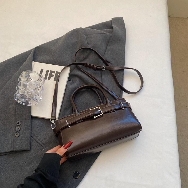 Small bag women's spring and summer versatile new fashion niche design messenger bag portable small bag