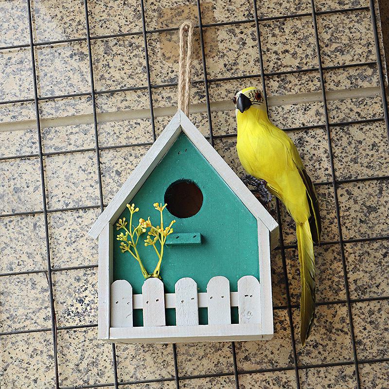 Neidische Porzellan-Papageienfigur mit Federn: Kleines Vogelmodell zur Dekoration für Haus und Garten