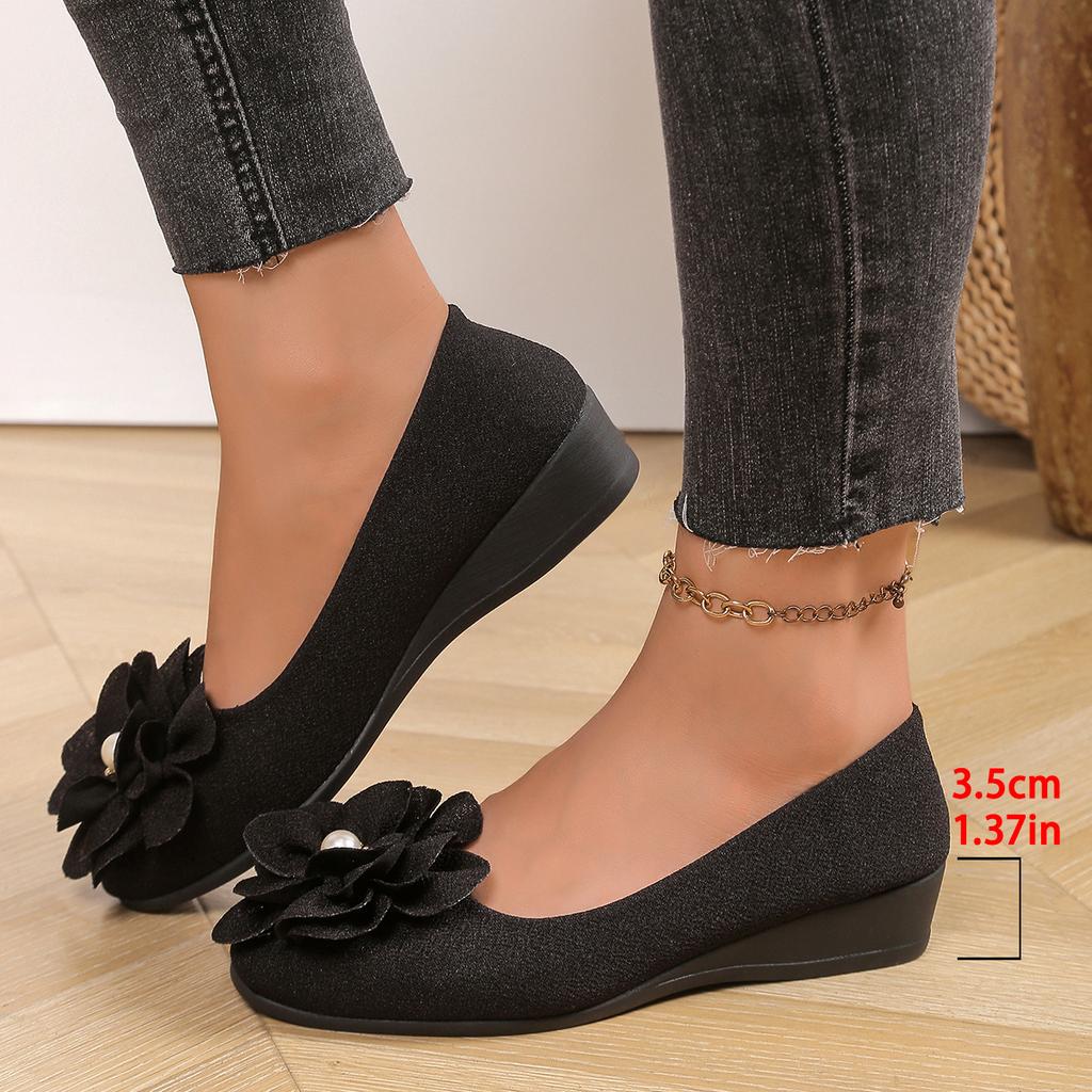 Large Size Shoes for Women with A Bow for Comfortable and Casual Wear. Women's Single Shoes