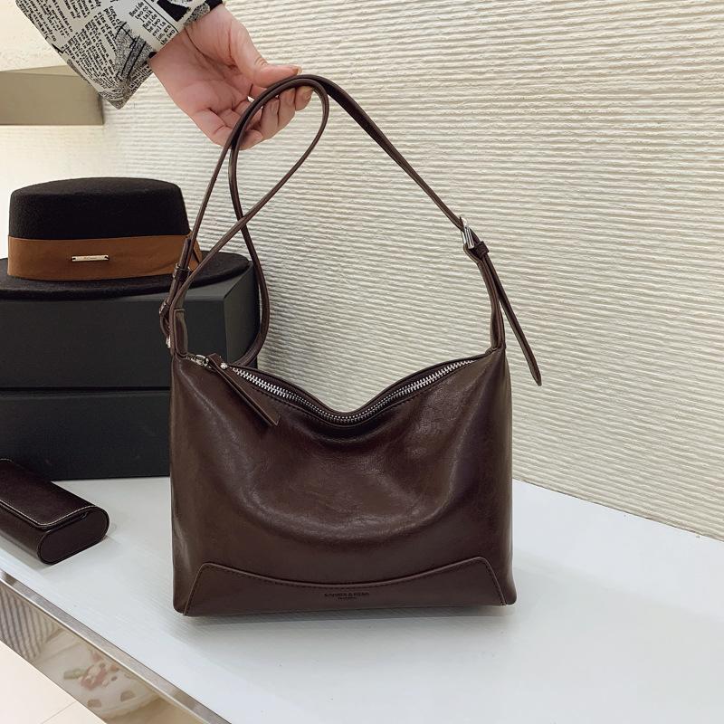 Premium underarm bag women's new retro casual shoulder messenger bag niche versatile commuter bag