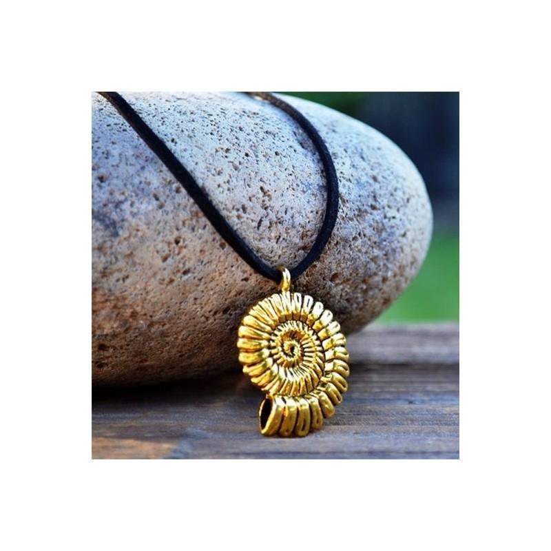 Ocean Shell Charm Necklace With Alloy Pendant For Fashion Women And Men