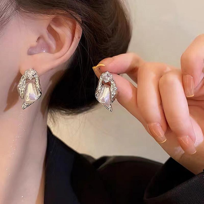 New Style Versatile Irregular Wrinkle Earrings for Women, Light Luxury Design, Earnail Fashion Earrings
