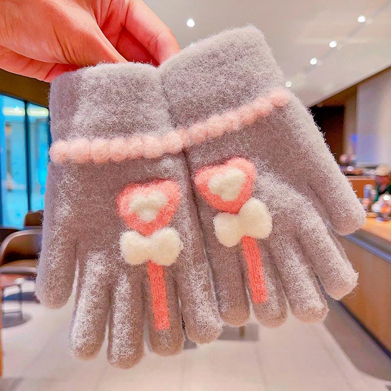 

Детские перчатки осень и зима бархатные утолщенные холодостойкие для девочек ветрозащитные теплые с бантом волшебной палочкой полнопалые вязаные перчатки recommended for 7-15 years old серый