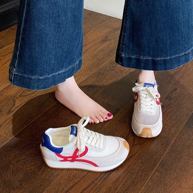 Inre höjning Tyska träningsskor dam sommar 2025 nya andningsbara nät sportskor luktar inte fötter casual retro bräde skor