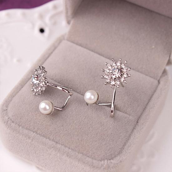 1 Pair Stud Earring Fine Workmanship Elegant Lightweight Snowflake Charm Earrings Ear Stud for Dating
