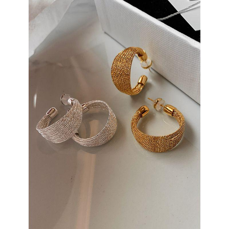 European and American C-Shaped Metal Silver Braided Brushed Earrings for Women, Niche Design, High-End Ear Studs, 2026 New Style