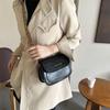 Düz renk basit gündelik retro 2025 sonbahar yeni moda trendi tek omuz çapraz askılı küçük kare kadın çantası