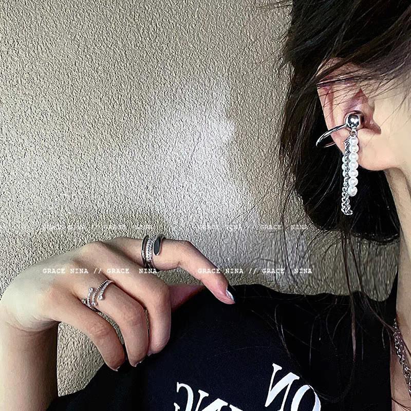 "Autumn Winter Snowflake Zircon Ear Clip: Elegant and Luxurious Ear Clip for a Festive, No-Piercing Required Look"