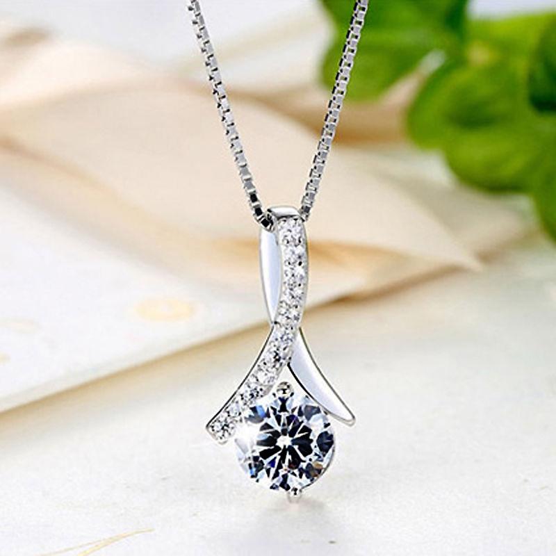 Huitan Elegant Lady Fashion Necklace with Bright Zirconia Stylish Pendant Jewelry Engagement Ceremony Chic Wedding Accessories