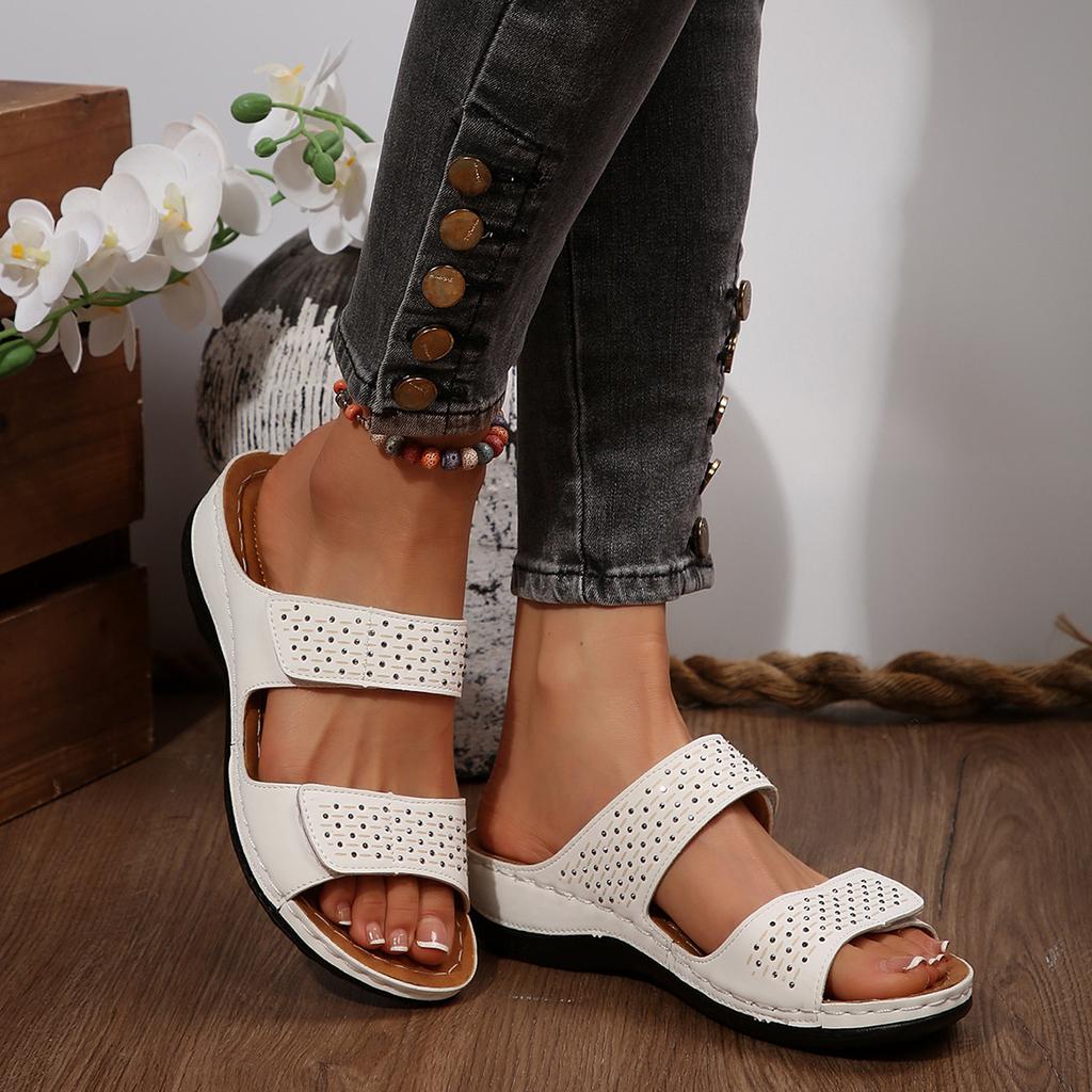 Fashion The 2025 Summer New Fashion and Wear-resistant Perforated Sandals with Wedge Heels and Large-sized Women's Flip-flops