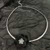 Tooxika Lüks Küçük Üç Boyutlu Siyah Çiçek Yaka Moda Yüzle Uyumlu Choker Köprücük Kemiği Kolyesi