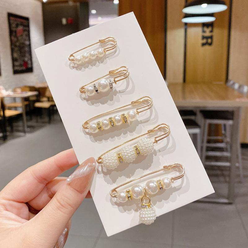 Pearl Smiley Face Brooch Pin - Cute Anti-Exposure Women's Collar Accessory