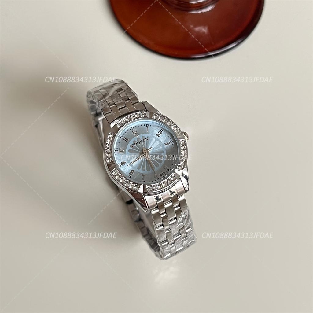 Modische Uhr Damen Einfache Blaue Gänseblümchen Diamantbesetzte Uhr Kleines Zifferblatt Exquisite Damenuhr Quarzuhren
