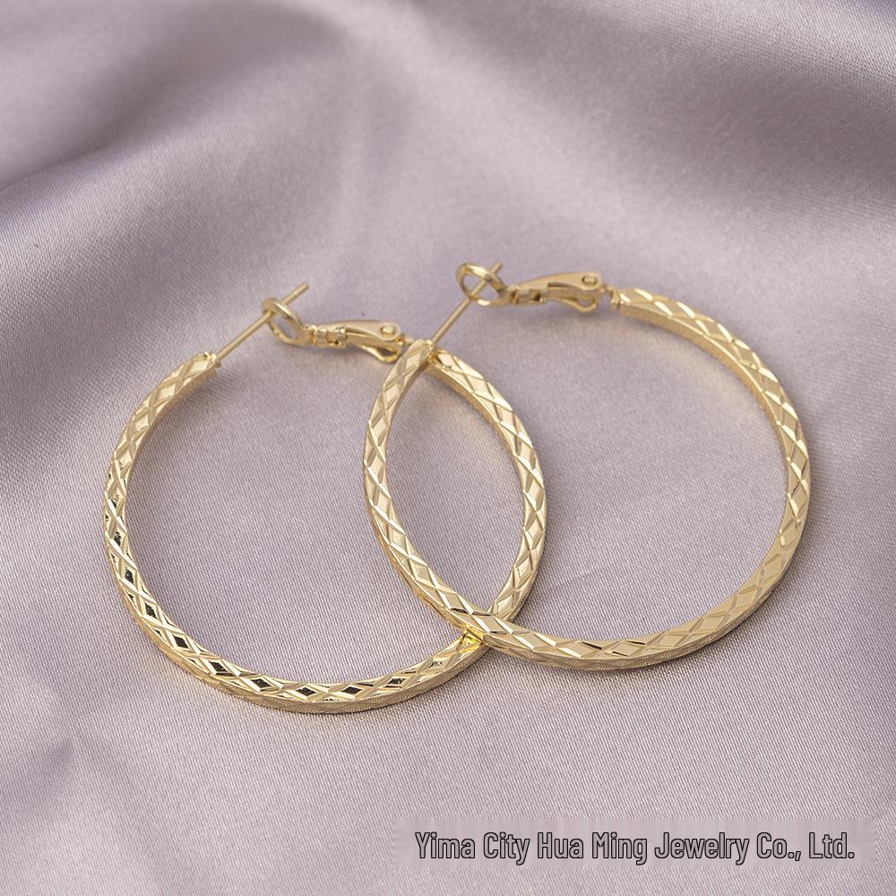 Elegante baumelnde Ohrringe mit französischen Perlen: Vergoldet, Vintage-Design in Silber 925