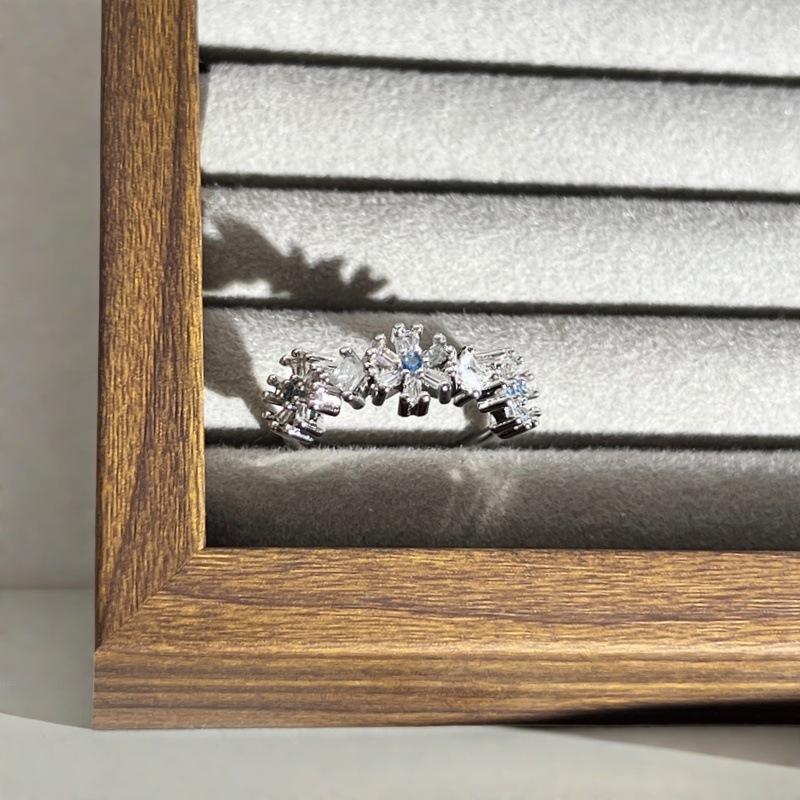 Neuer Leichter Luxus High-End Voll Diamant Zirkon Sternenlicht Schneeflocke Öffnungsring Nischendesign Personalisierter Ring