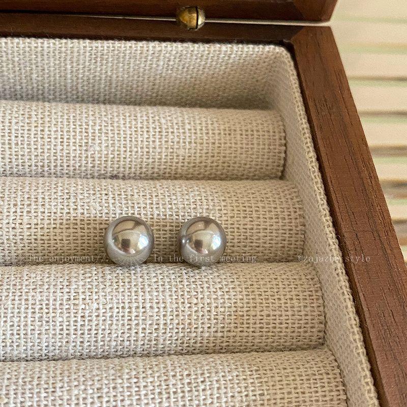 

Нишевый стиль Серые Женские Самые продаваемые Серьги-пусеты с жемчугом в холодном стиле 6mm Classy gray pair