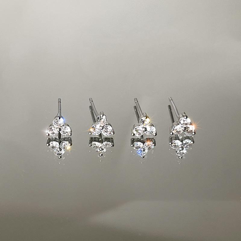 Zircon Mini Triangular Stud Earrings, Small and Exquisite Fashion High-end Earrings, Versatile Temperament Earrings.