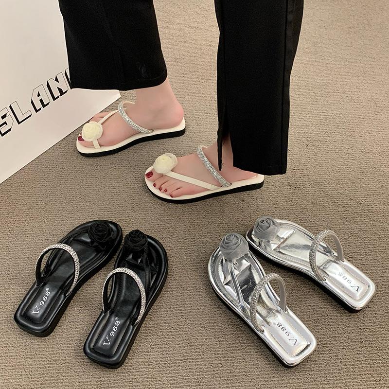 Flat-bottomed small cool slippers women's 2025 new fashion outer wear summer beautiful skirt seaside beach sandals