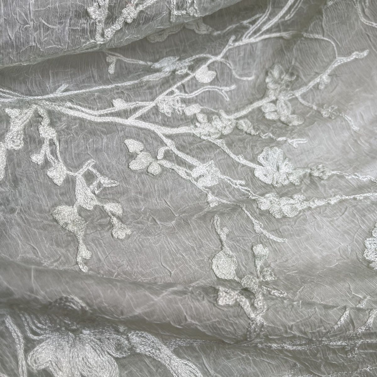 

French-style royal three-dimensional embroidery sheer fabric suitable for wedding dresses formal gowns designer clothing fabrics 1.5M&1M зелёный