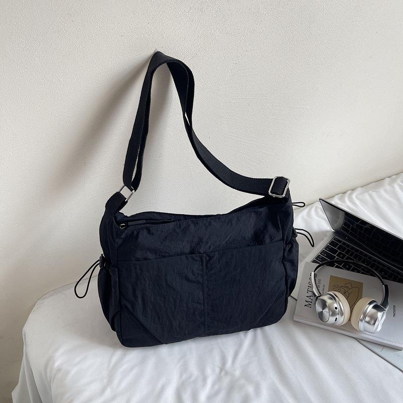 2025 summer new messenger bag large-capacity women's shoulder bag ultra-light tote bag high-value fashionable large-capacity bag