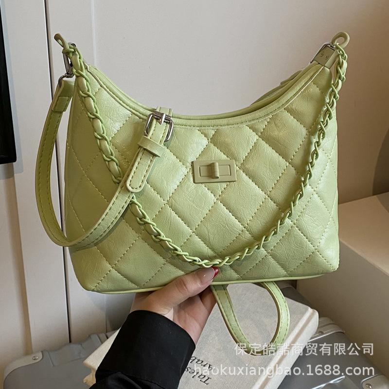 

Spring and summer popular bags women s 2025 new diamond chain messenger bag fashion commuter shoulder armpit bag зелёный