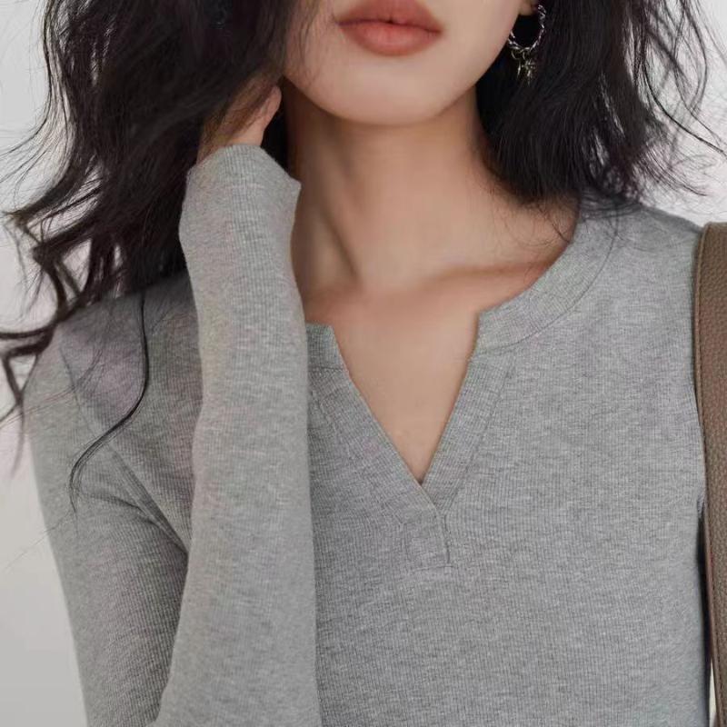 Cotton Gray V-neck Long Sleeved T-shirt for Women In Autum Solid Color Base Shirt for Slimming and Trendy Top
