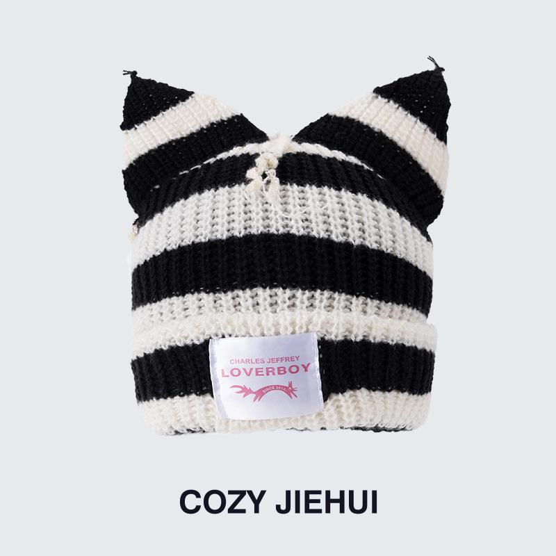 Autumn and winter hats, cat ears knitted hats, men and women of the same style, cute piggy knitted wool hats, warm contrasting colors